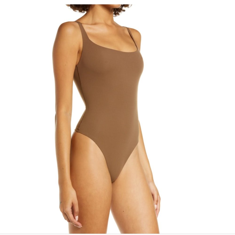 Skims Fits Everybody Square Neck Body Suite, Oxide